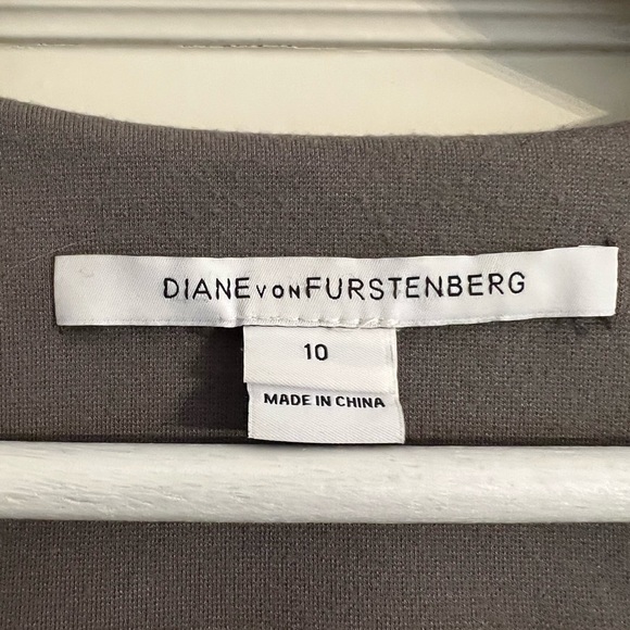 Diane Von Furstenburg dress size 10. Really fists a size 8 (which is my size) - Picture 3 of 4